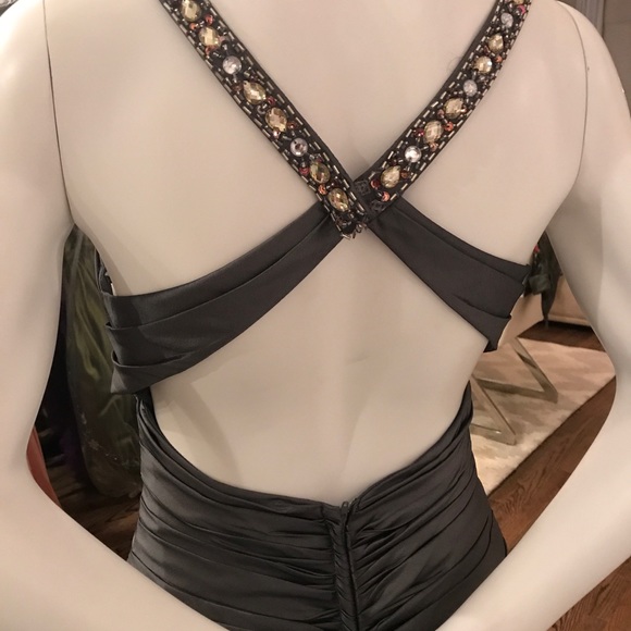 New small gray evening gown. - Picture 4 of 7